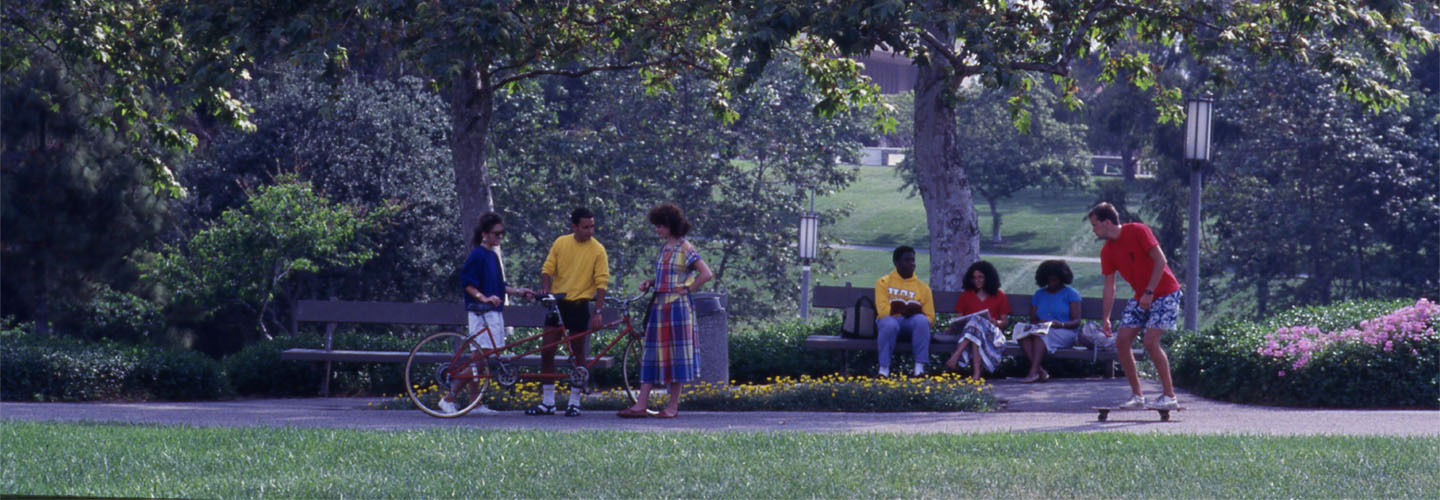 Students in Aldrich Park in 1982