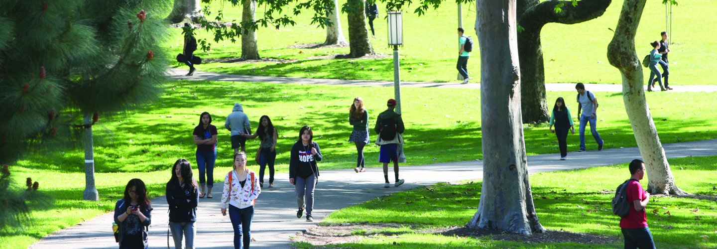 Students walking in Aldrich Park