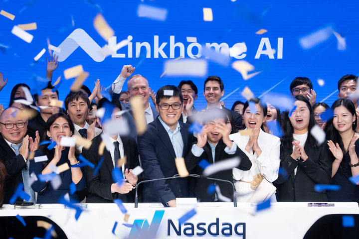 Alum Bill Qin rings in Nasdaq bell